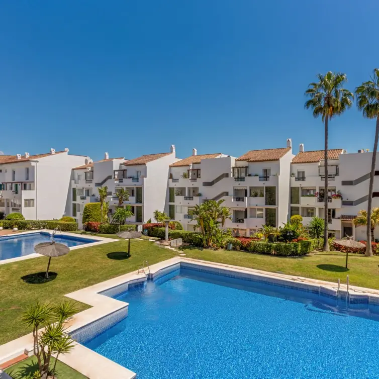 Sale of ground floor apartment in Estepona