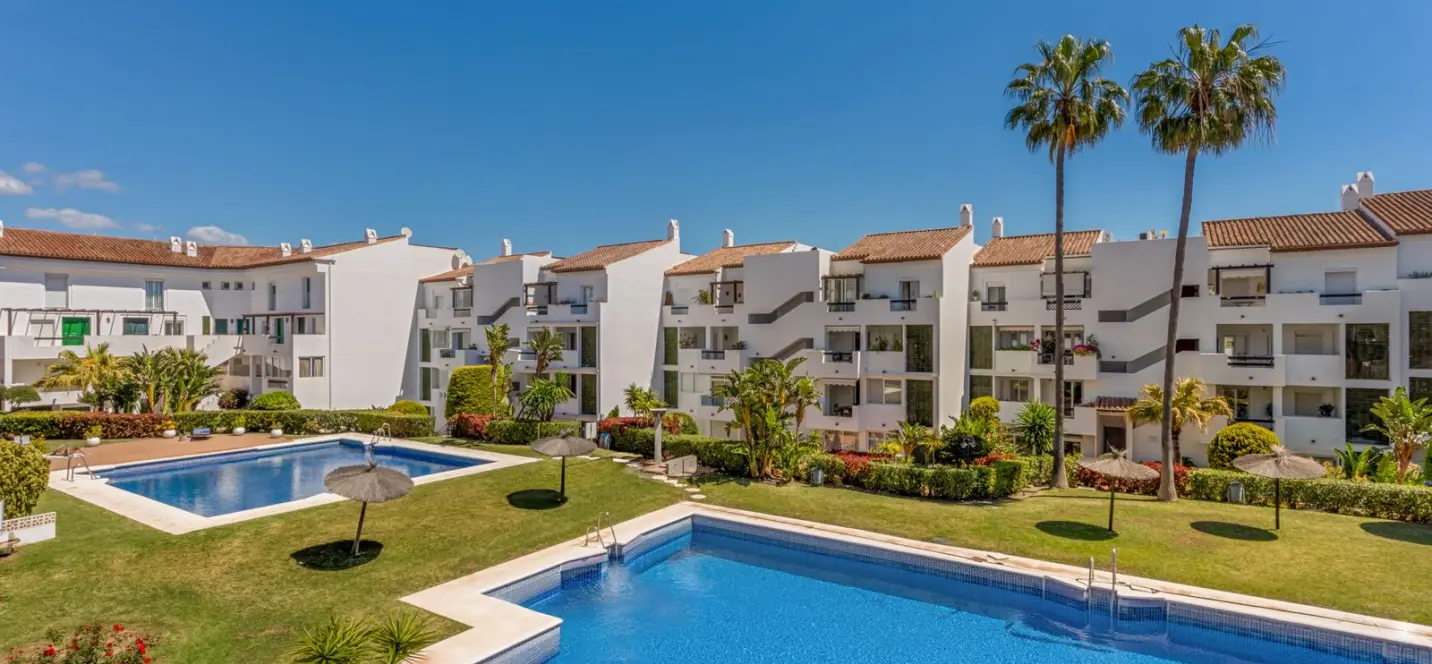 Sale of ground floor apartment in Estepona 2
