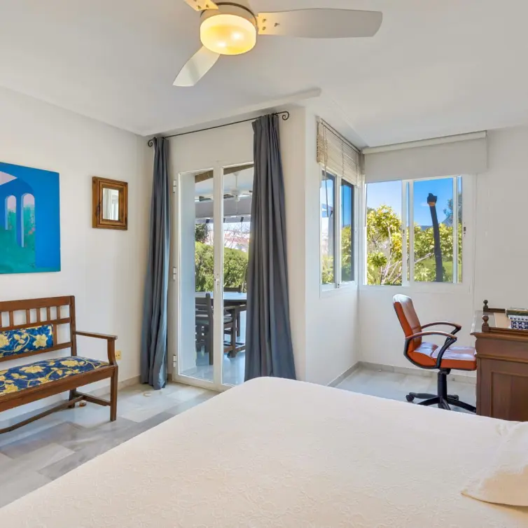 Sale of ground floor apartment in Estepona