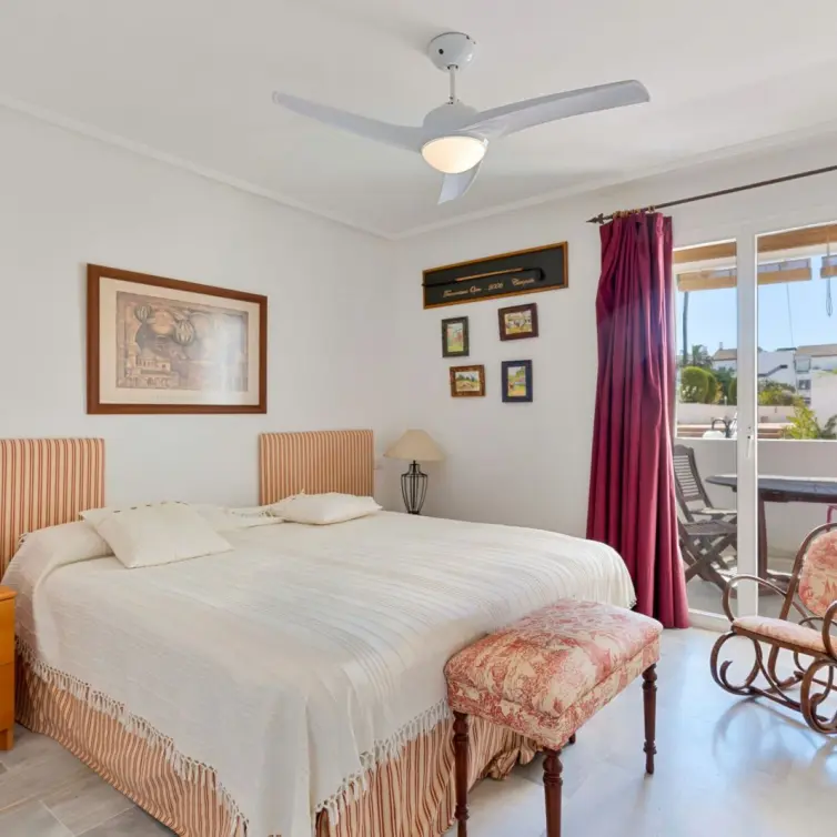 Sale of ground floor apartment in Estepona
