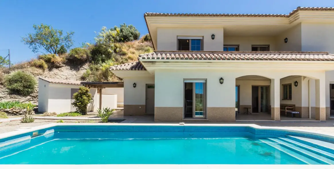 Sale of detached villa in Vélez-Málaga 1