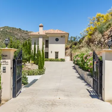 Sale of detached villa in Vélez-Málaga