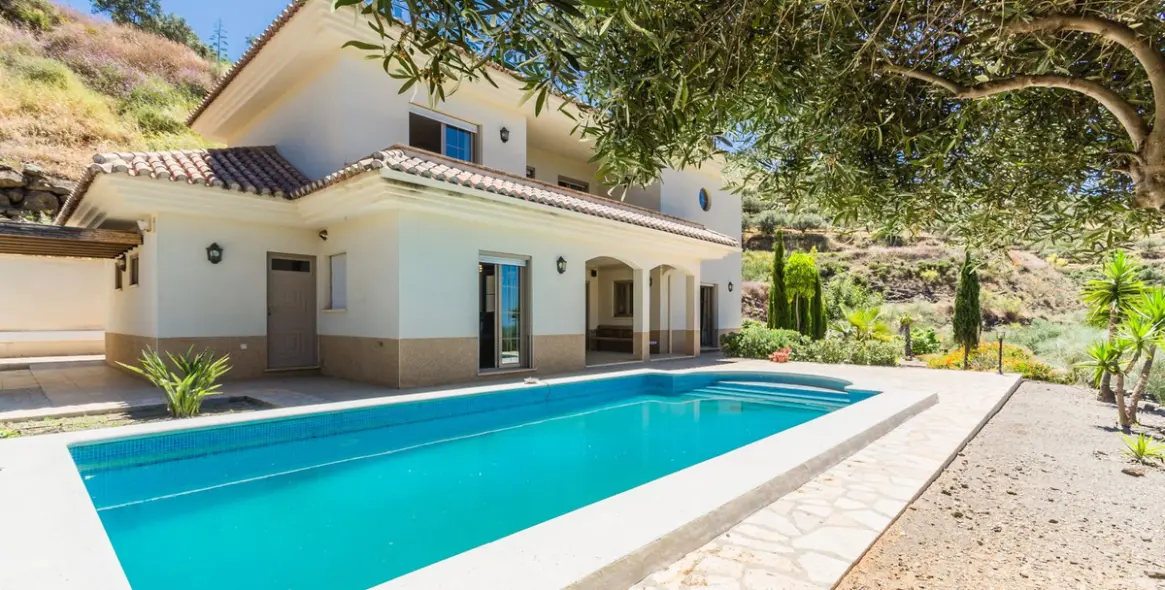 Sale of detached villa in Vélez-Málaga 16