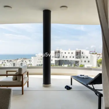 Sale of middle floor apartment in Fuengirola