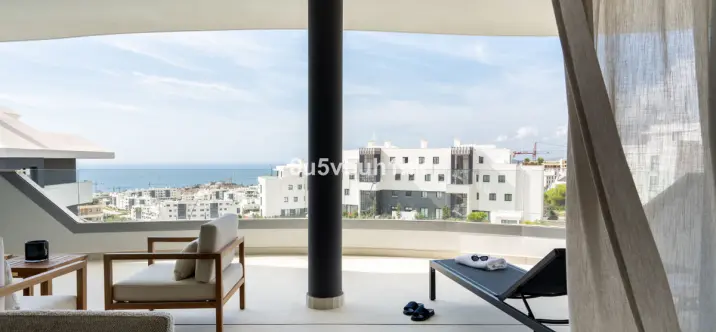 Sale of middle floor apartment in Fuengirola 0