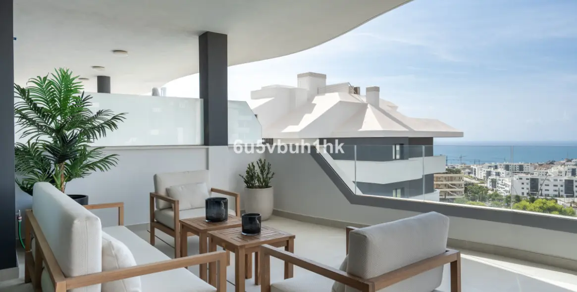 Sale of middle floor apartment in Fuengirola 3