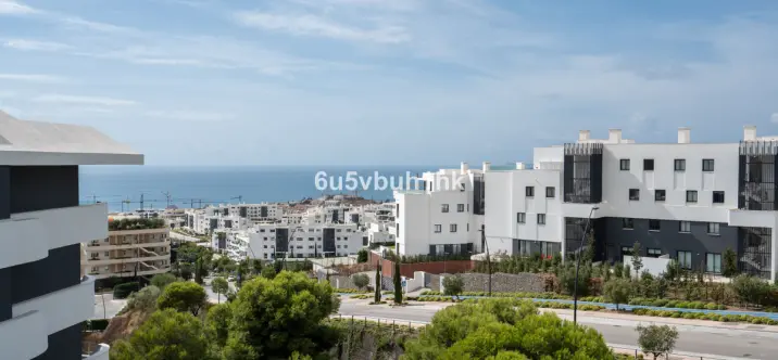 Sale of middle floor apartment in Fuengirola 3
