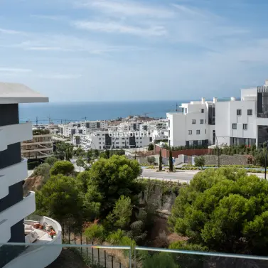 Sale of middle floor apartment in Fuengirola