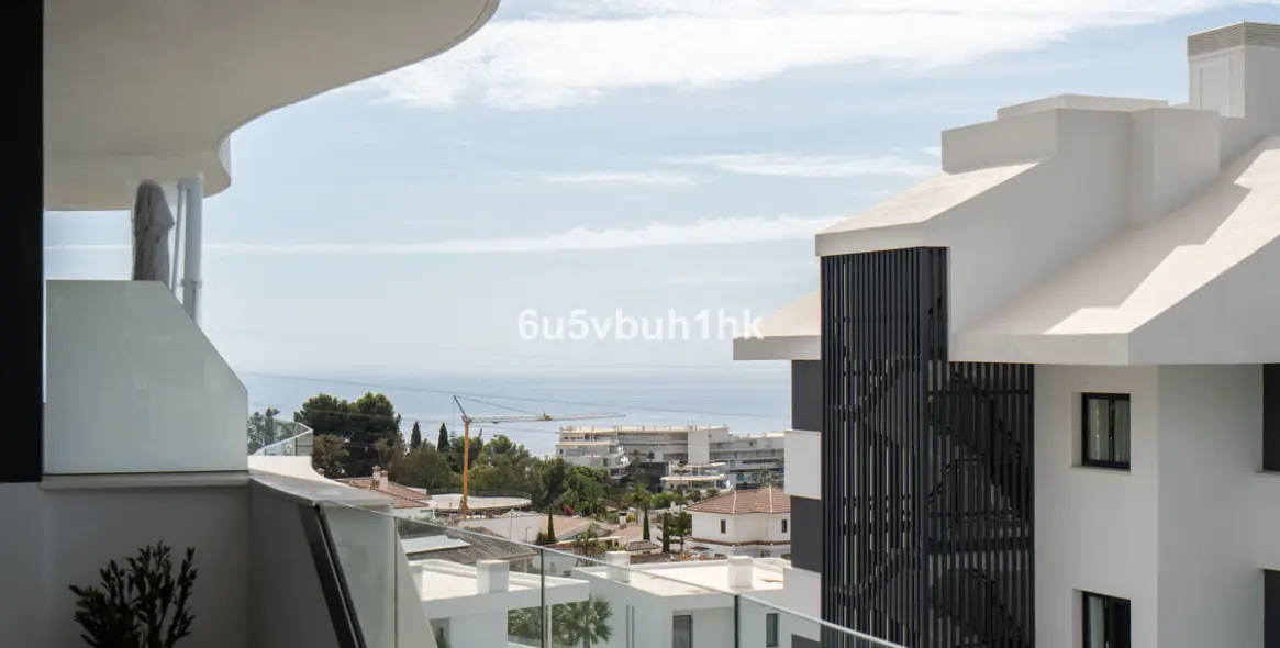 Sale of middle floor apartment in Fuengirola 6
