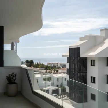 Sale of middle floor apartment in Fuengirola