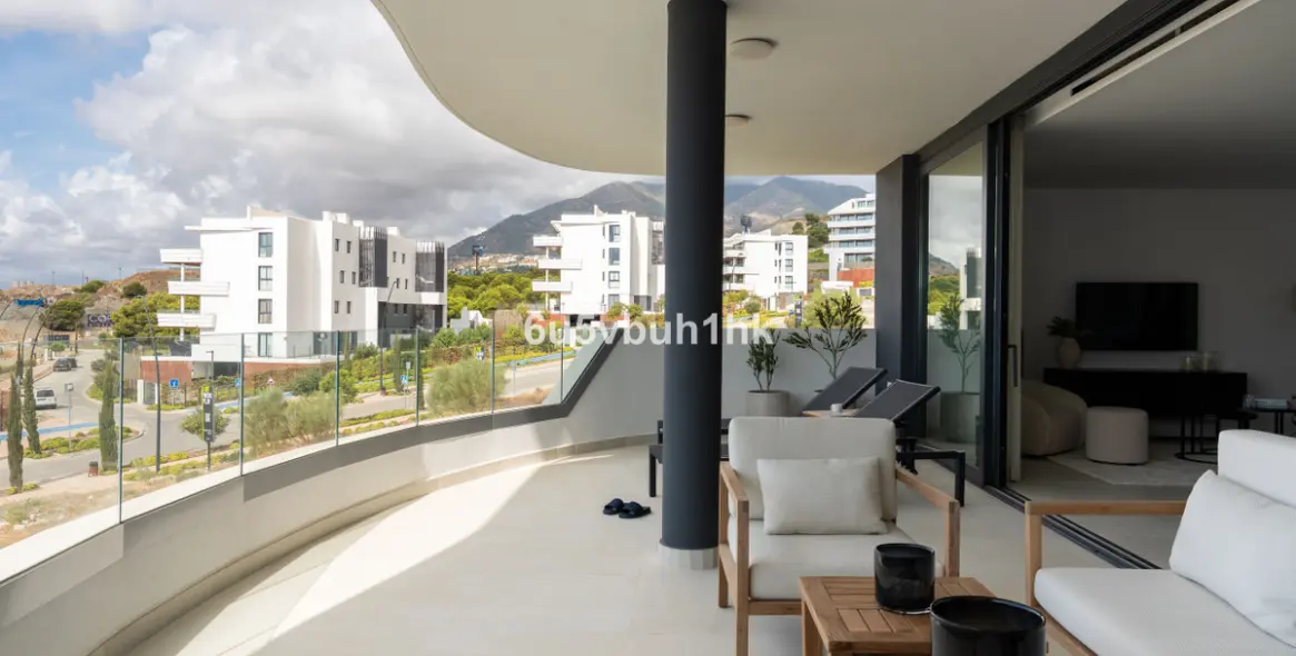 Sale of middle floor apartment in Fuengirola 8