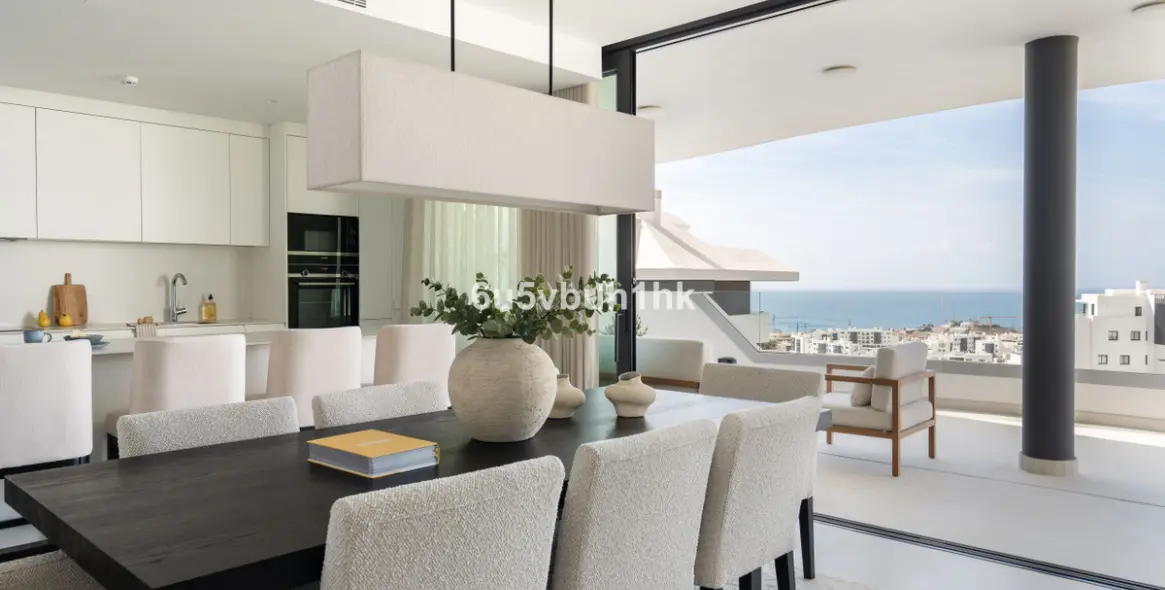 Sale of middle floor apartment in Fuengirola 10