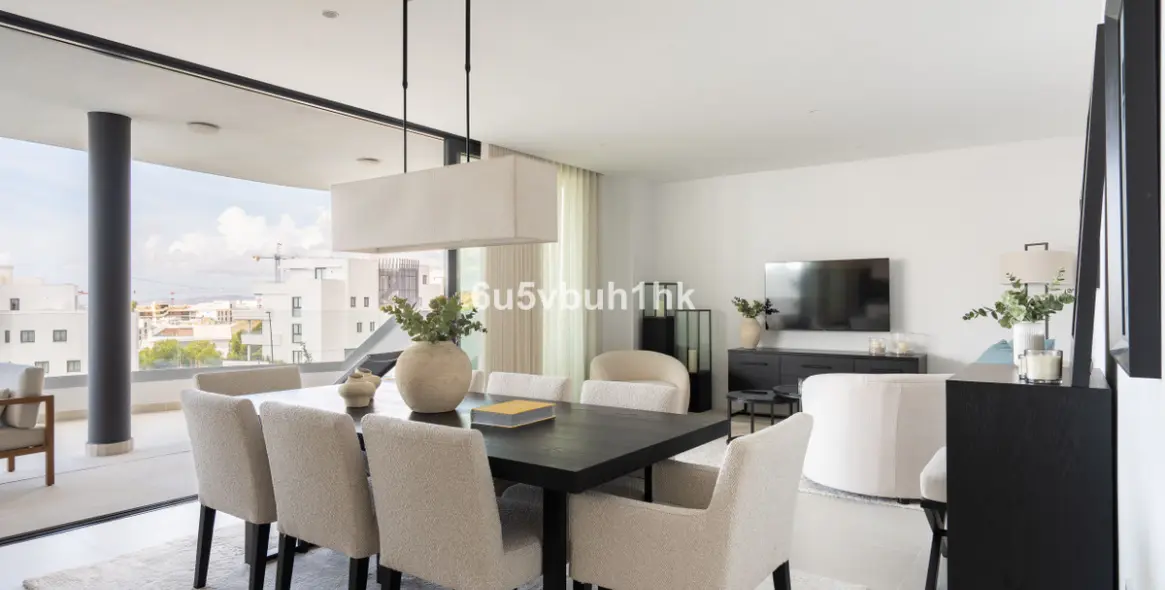 Sale of middle floor apartment in Fuengirola 11