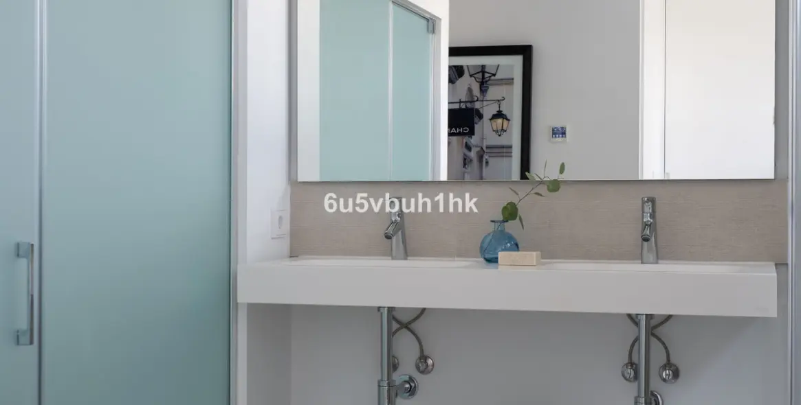 Sale of middle floor apartment in Fuengirola 32