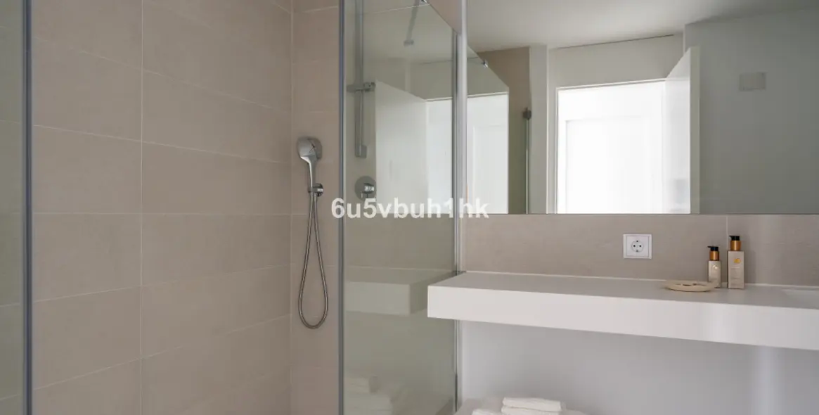 Sale of middle floor apartment in Fuengirola 43