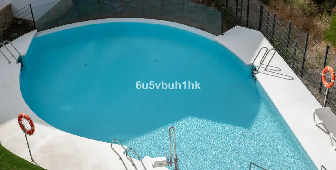 Sale of middle floor apartment in Fuengirola 46