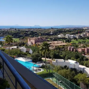 Продажа апартаментов на среднем этаже в Los Flamingos