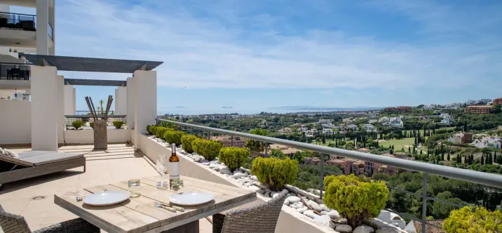 Продажа апартаментов на среднем этаже в Los Flamingos 2