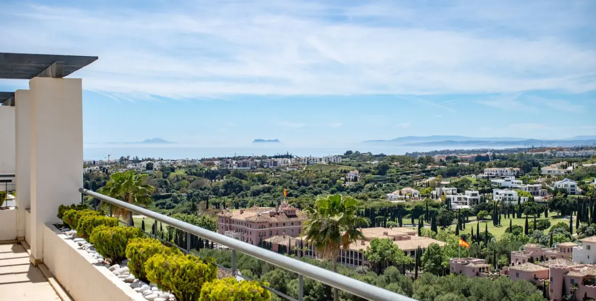 Продажа апартаментов на среднем этаже в Los Flamingos 7