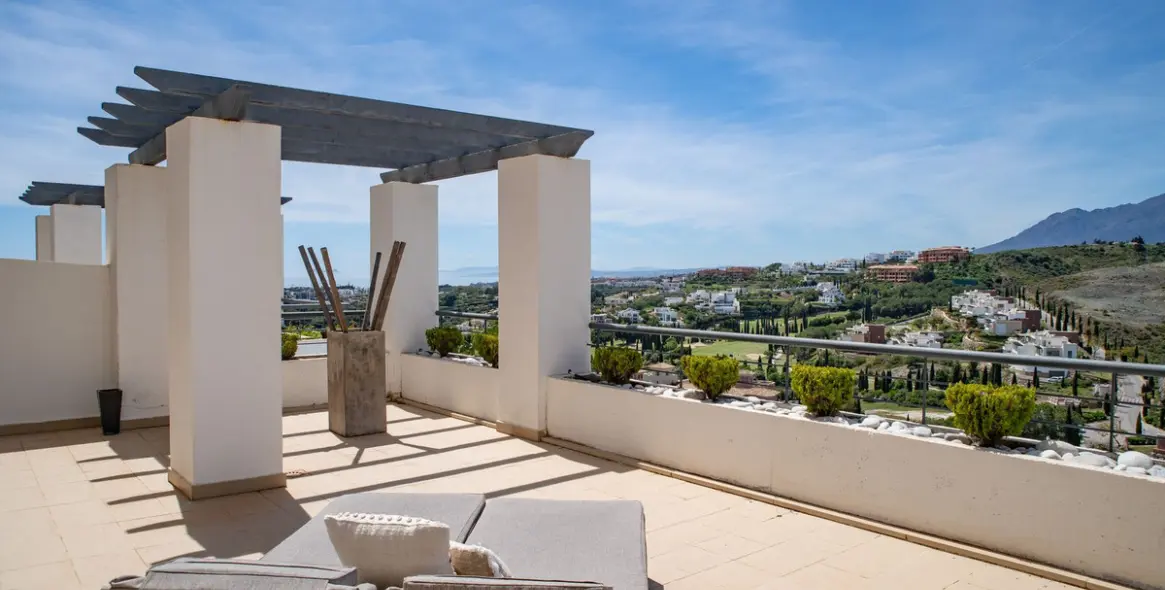 Продажа апартаментов на среднем этаже в Los Flamingos 12