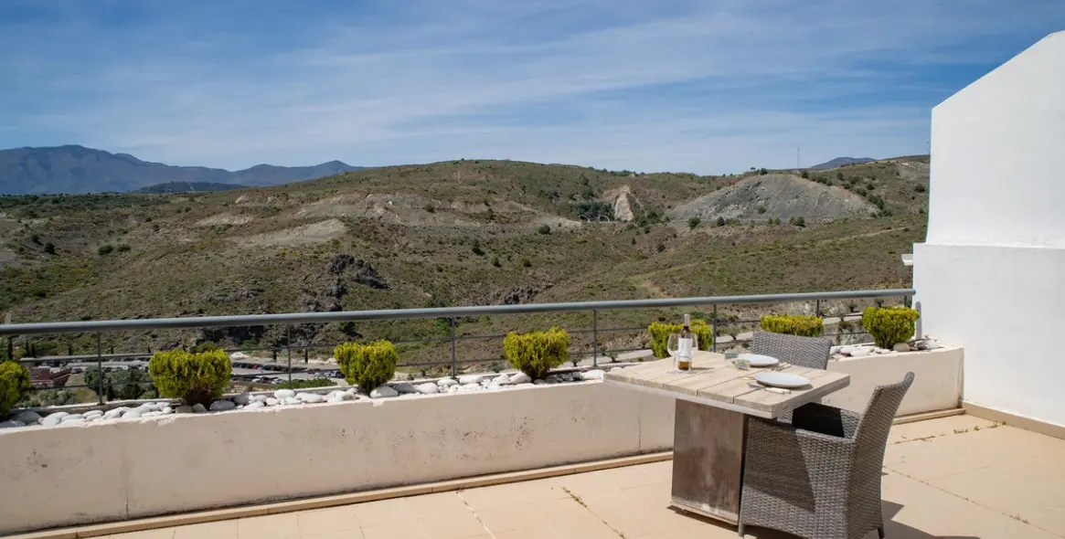 Продажа апартаментов на среднем этаже в Los Flamingos 16