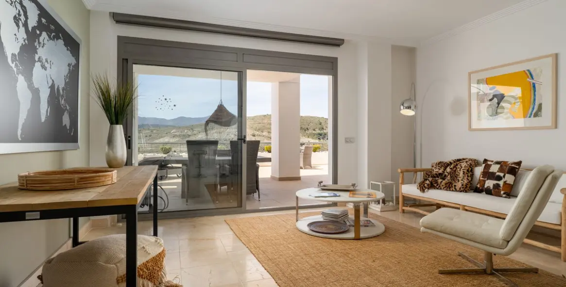 Продажа апартаментов на среднем этаже в Los Flamingos 19