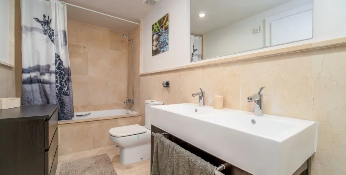 Продажа апартаментов на среднем этаже в Los Flamingos 34