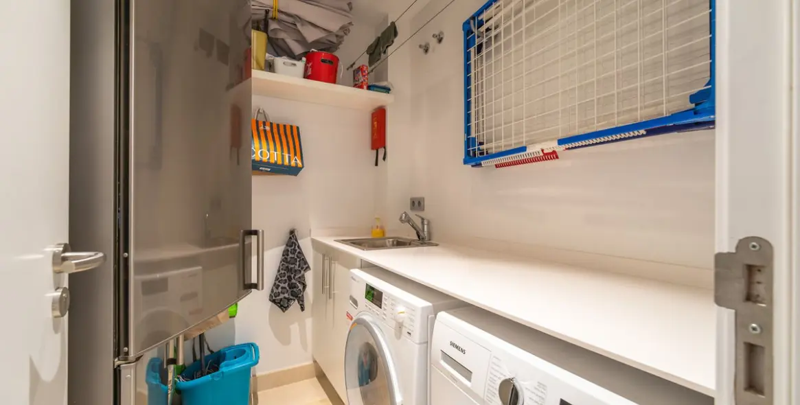 Продажа апартаментов на среднем этаже в Los Flamingos 38