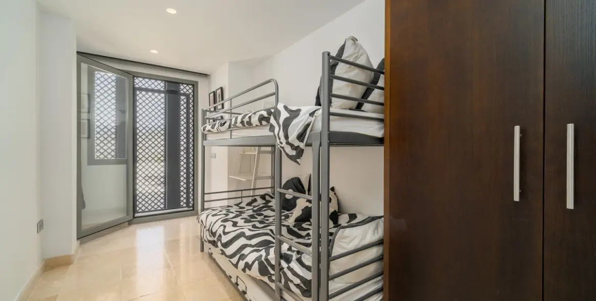 Продажа апартаментов на среднем этаже в Los Flamingos 42