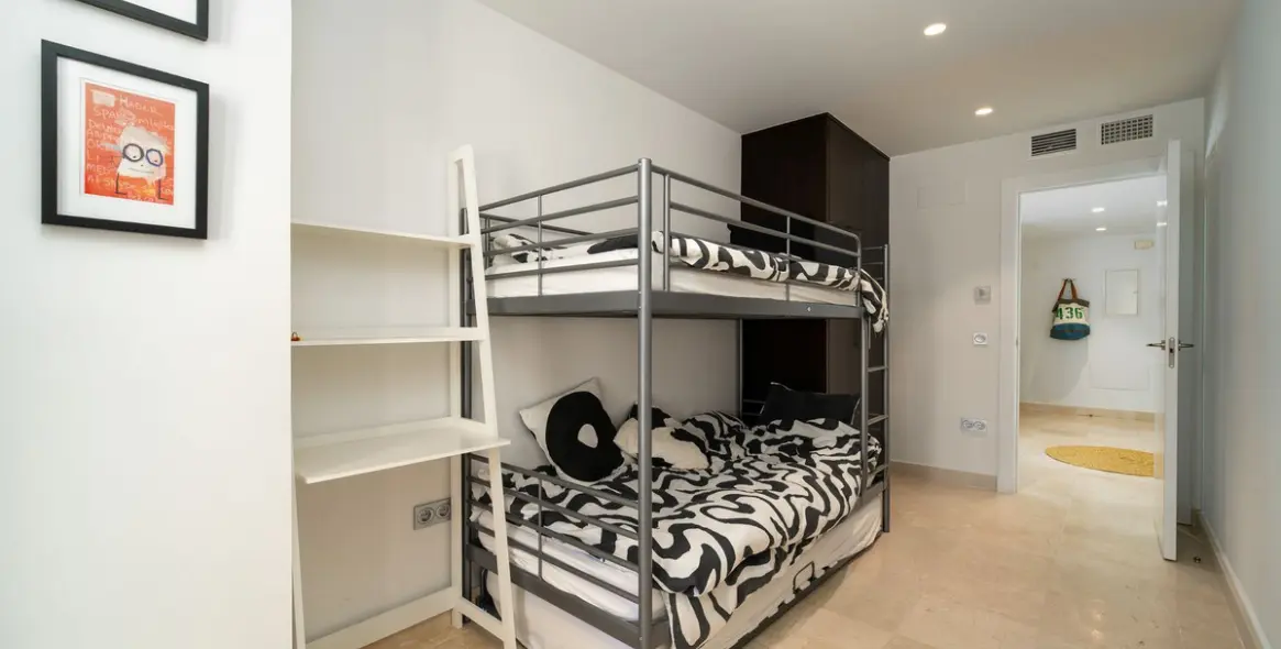 Продажа апартаментов на среднем этаже в Los Flamingos 44