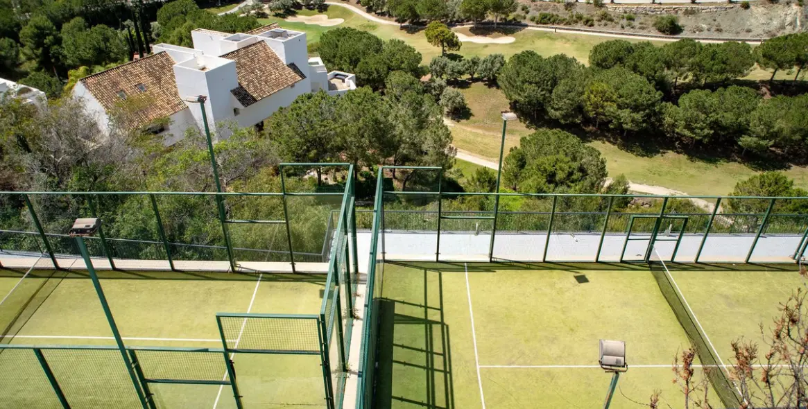 Продажа апартаментов на среднем этаже в Los Flamingos 56