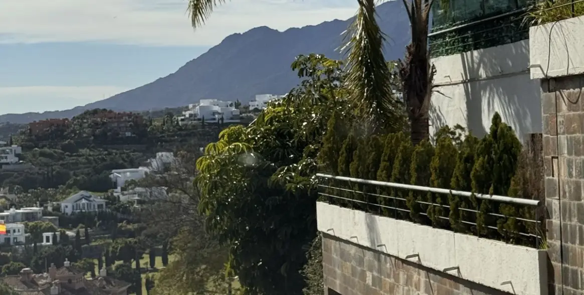 Продажа апартаментов на среднем этаже в Los Flamingos 59