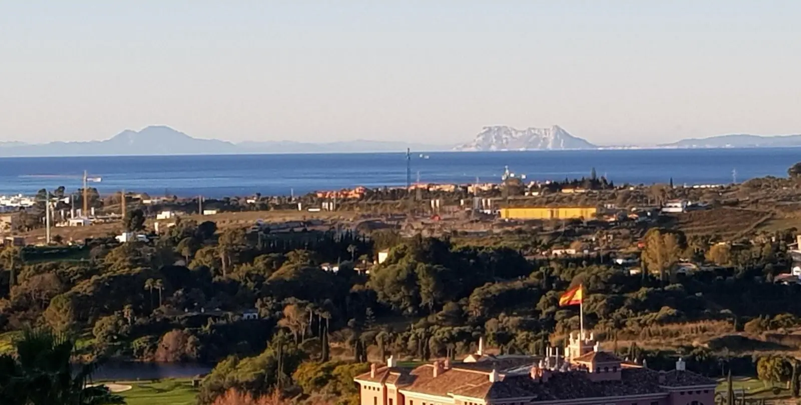 Sale of middle floor apartment in Benahavís 4