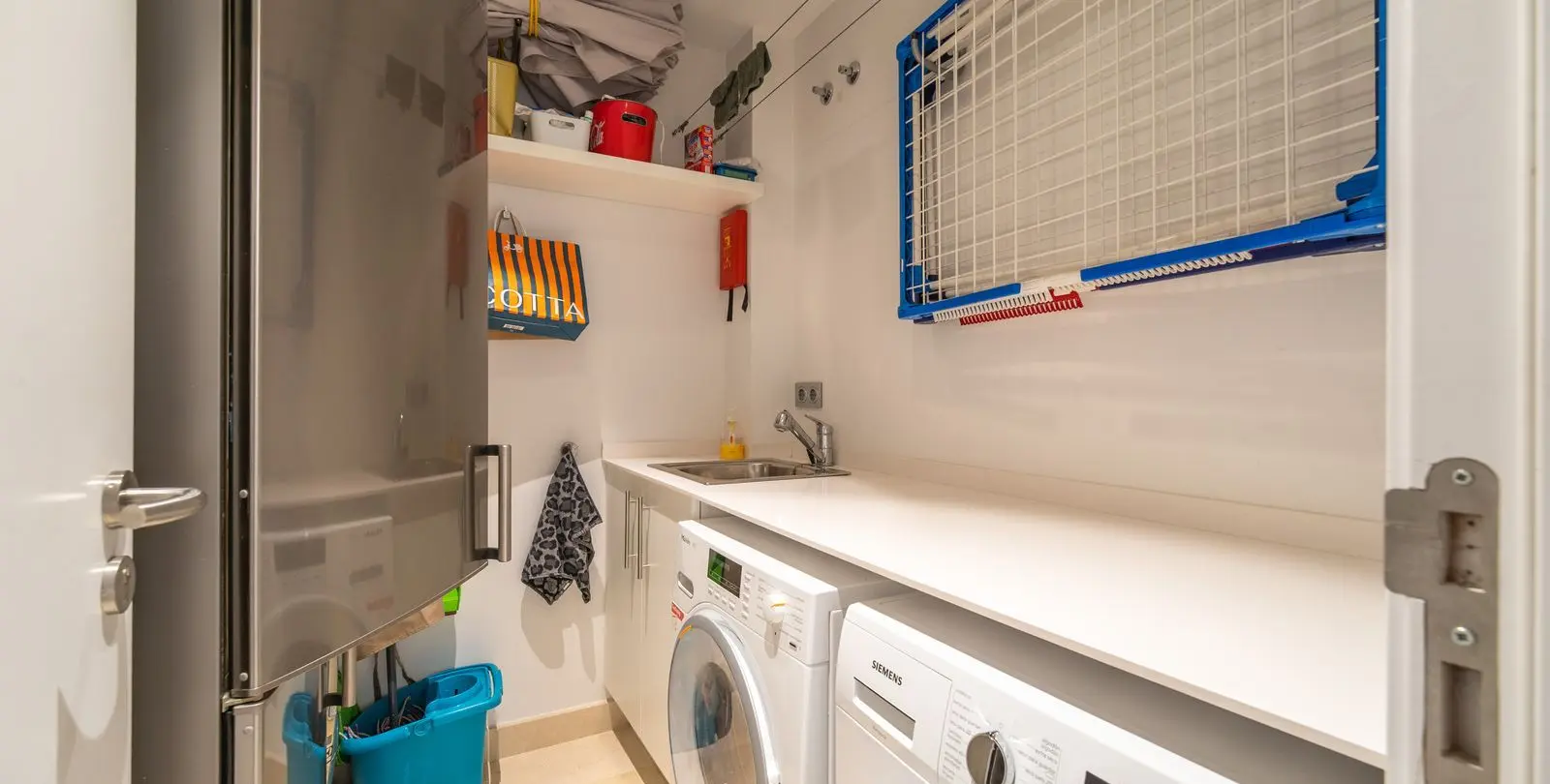 Sale of middle floor apartment in Benahavís 33