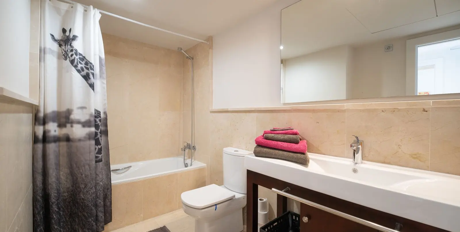 Sale of middle floor apartment in Benahavís 38