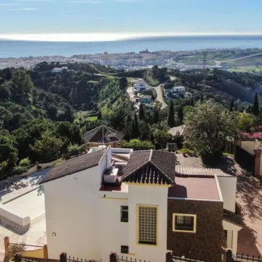 Продажа  отдельно стоящей виллы в Estepona