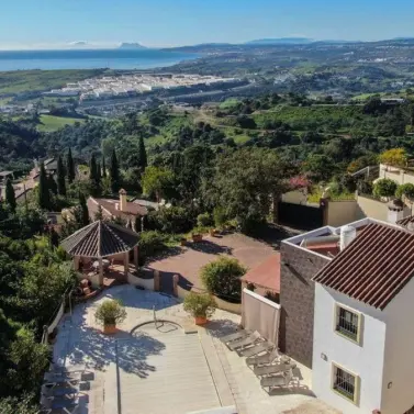 Продажа  отдельно стоящей виллы в Estepona