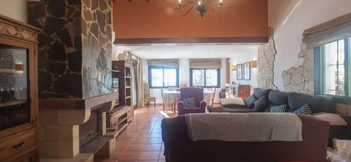 Продажа  отдельно стоящей виллы в Estepona 2