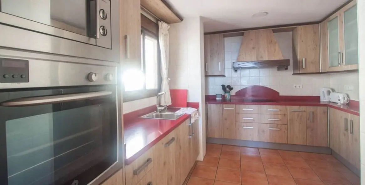 Продажа  отдельно стоящей виллы в Estepona 4