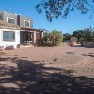 Продажа  отдельно стоящей виллы в Estepona