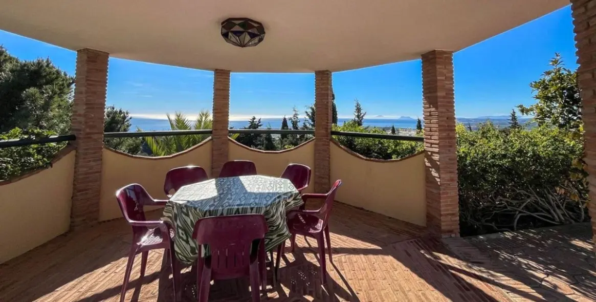 Продажа  отдельно стоящей виллы в Estepona 6