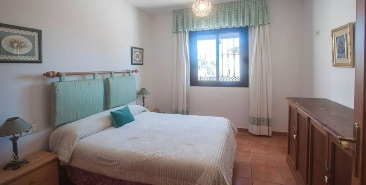 Продажа  отдельно стоящей виллы в Estepona 7