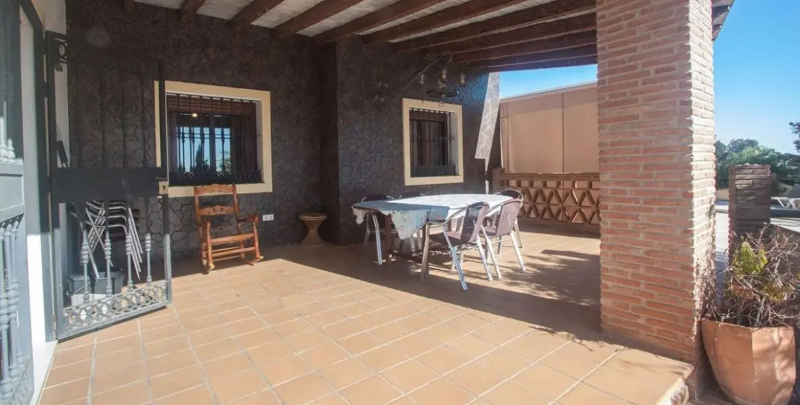Продажа  отдельно стоящей виллы в Estepona 10