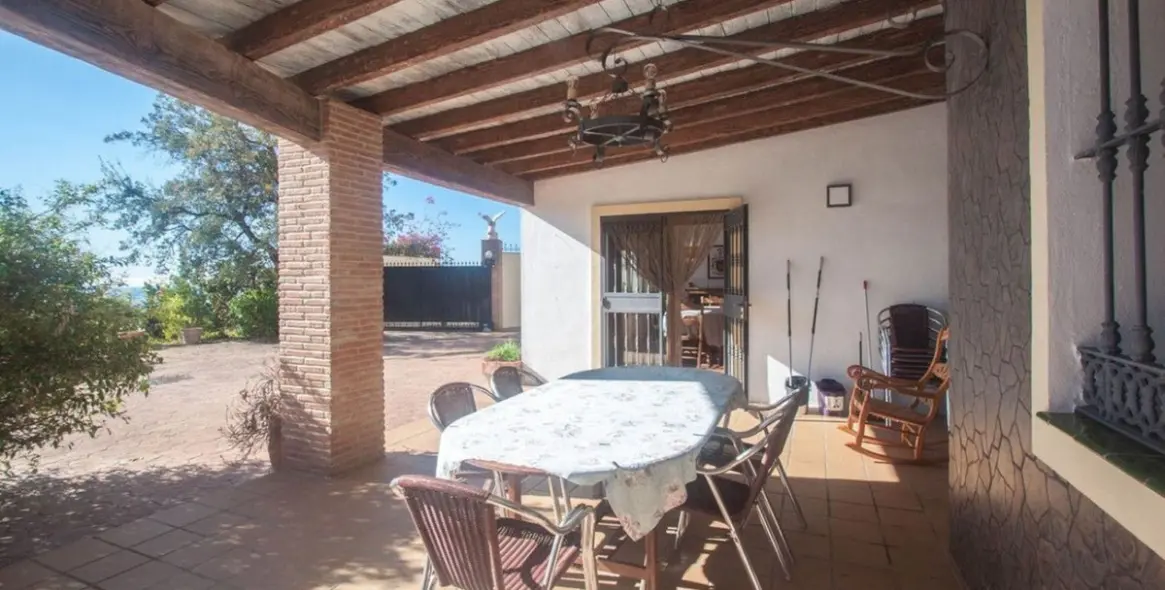 Продажа  отдельно стоящей виллы в Estepona 11