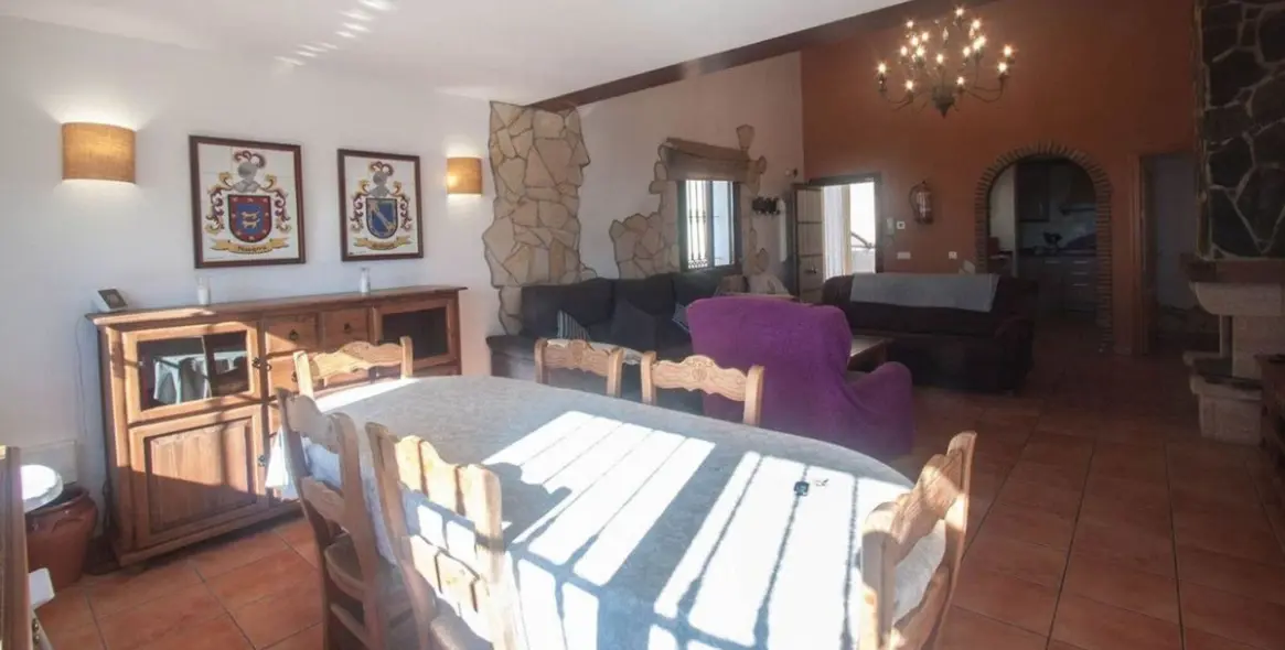 Продажа  отдельно стоящей виллы в Estepona 13