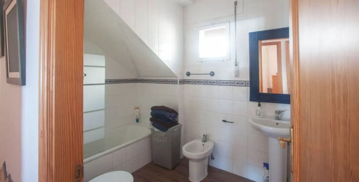 Продажа  отдельно стоящей виллы в Estepona 16