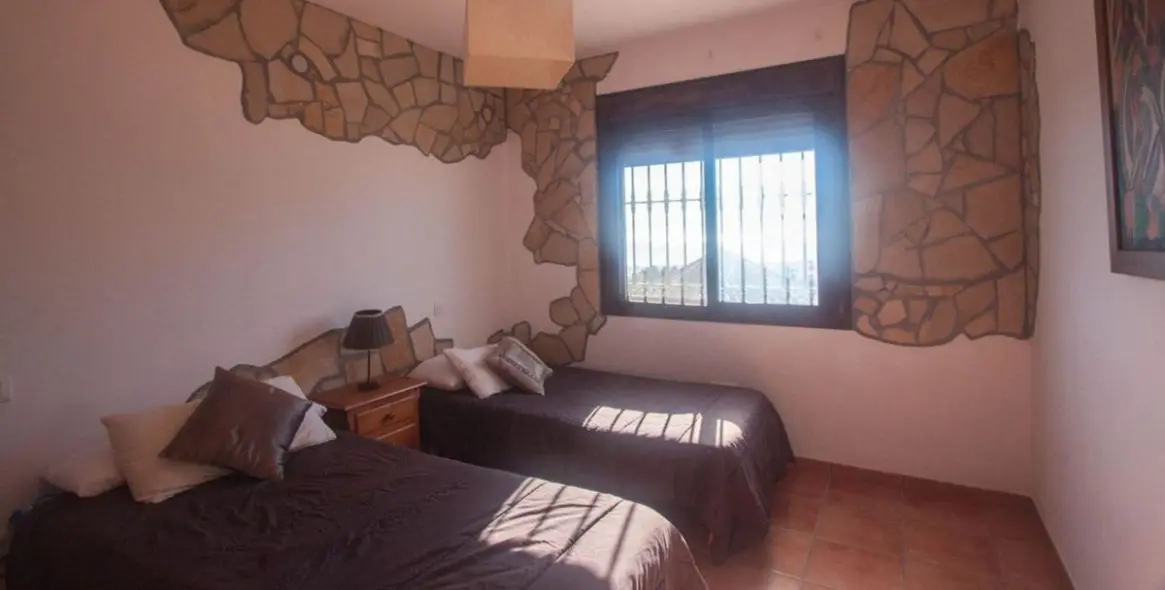 Продажа  отдельно стоящей виллы в Estepona 18