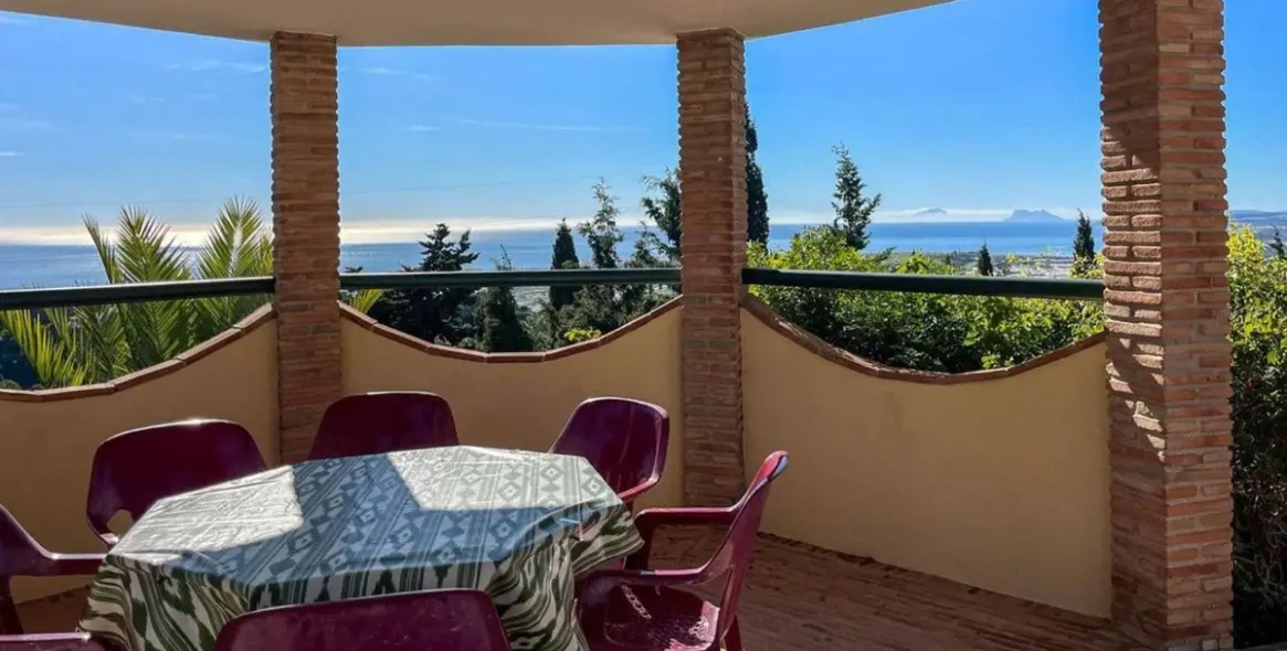 Продажа  отдельно стоящей виллы в Estepona 20