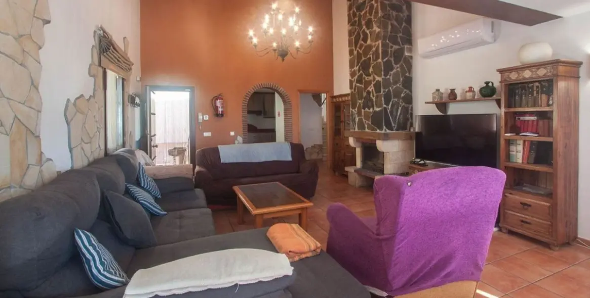 Продажа  отдельно стоящей виллы в Estepona 21