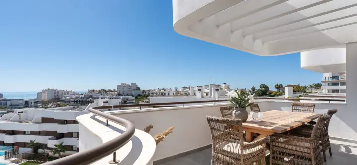 Venta de ático en Estepona 2